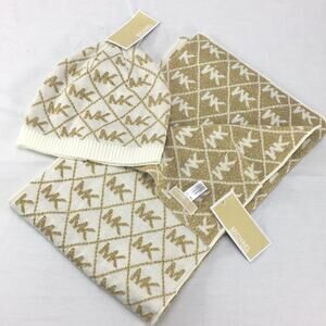 Micheal Kors Scarf & Beanie Set Cream Gold